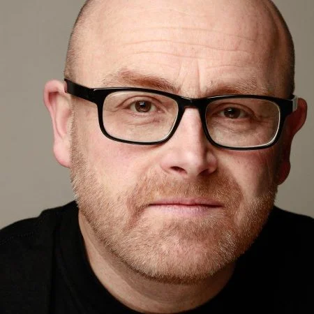 Vic Lewlyn headshot