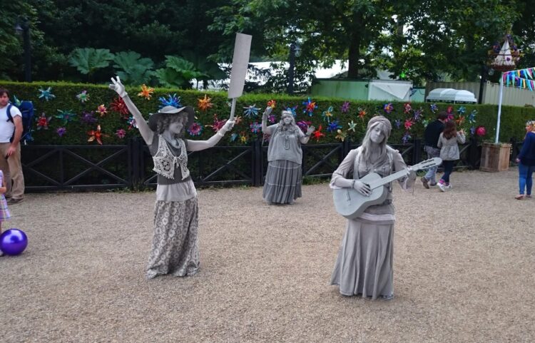 Hippy Ghosts1