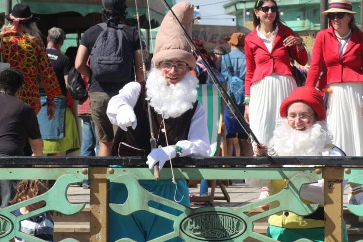 Glasto 22(5)